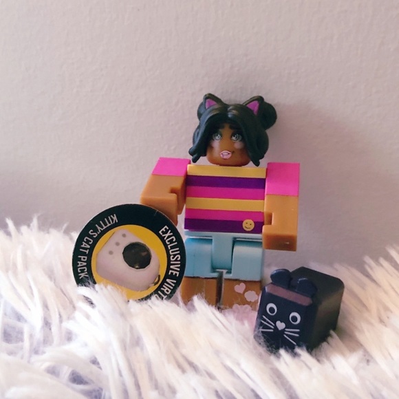 Apple Picking Simulator: Kitty the Pet Seller Roblox Toy with Kitty’s Cat Pack - Picture 2 of 9